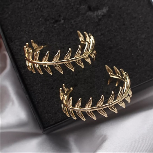 New Leaf Ear Climber Temperament Earrings - Picture 3 of 4